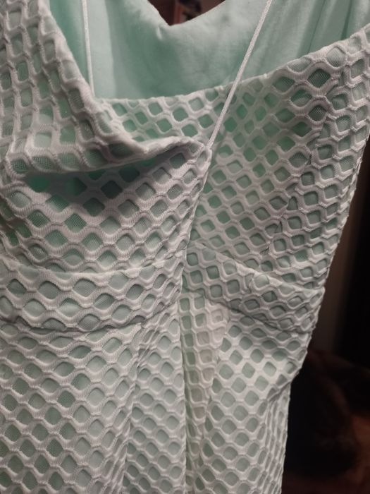 Sukienka S biało mietowa