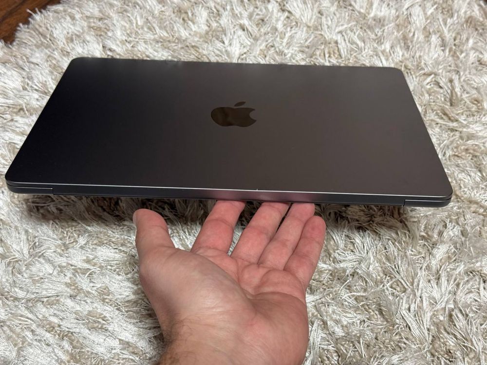 MacBook Air M3 13.6 16/512