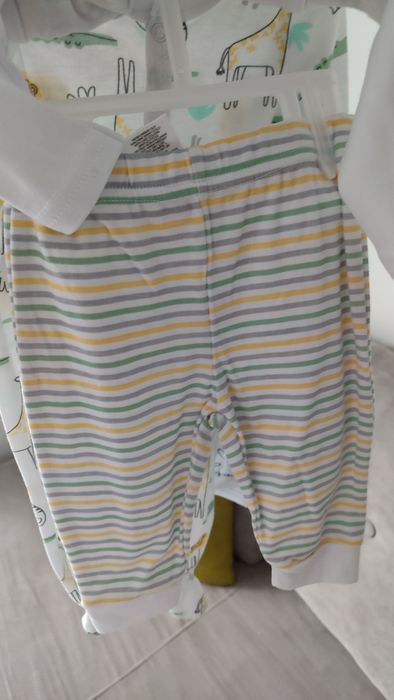 Набір одягу 6 м боді, шапочка, чоловічок, кофта, штани