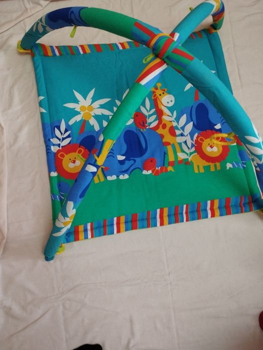 Розвиваючий коврик для малят