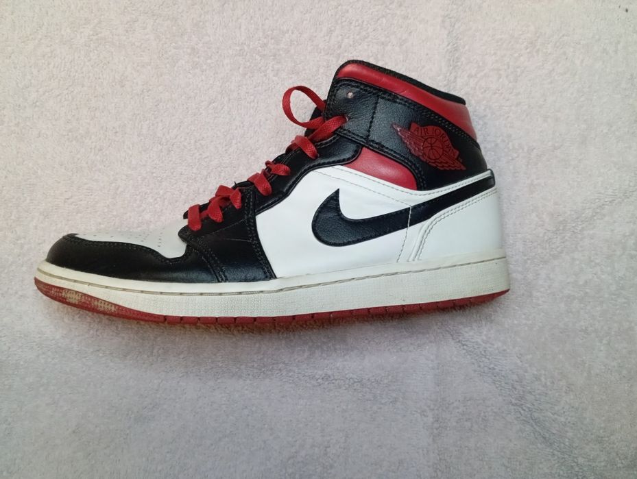 Nike Air Jordan 1 Retro (Black/White/Red) - Rozmiar 43