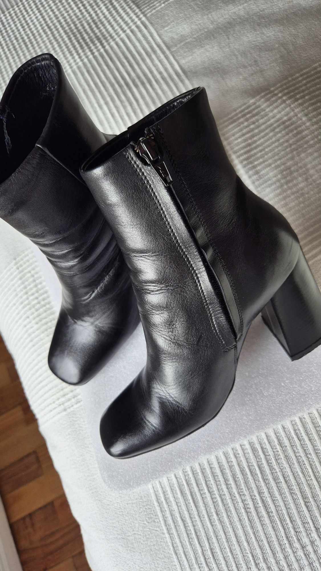 Bota preta feminina