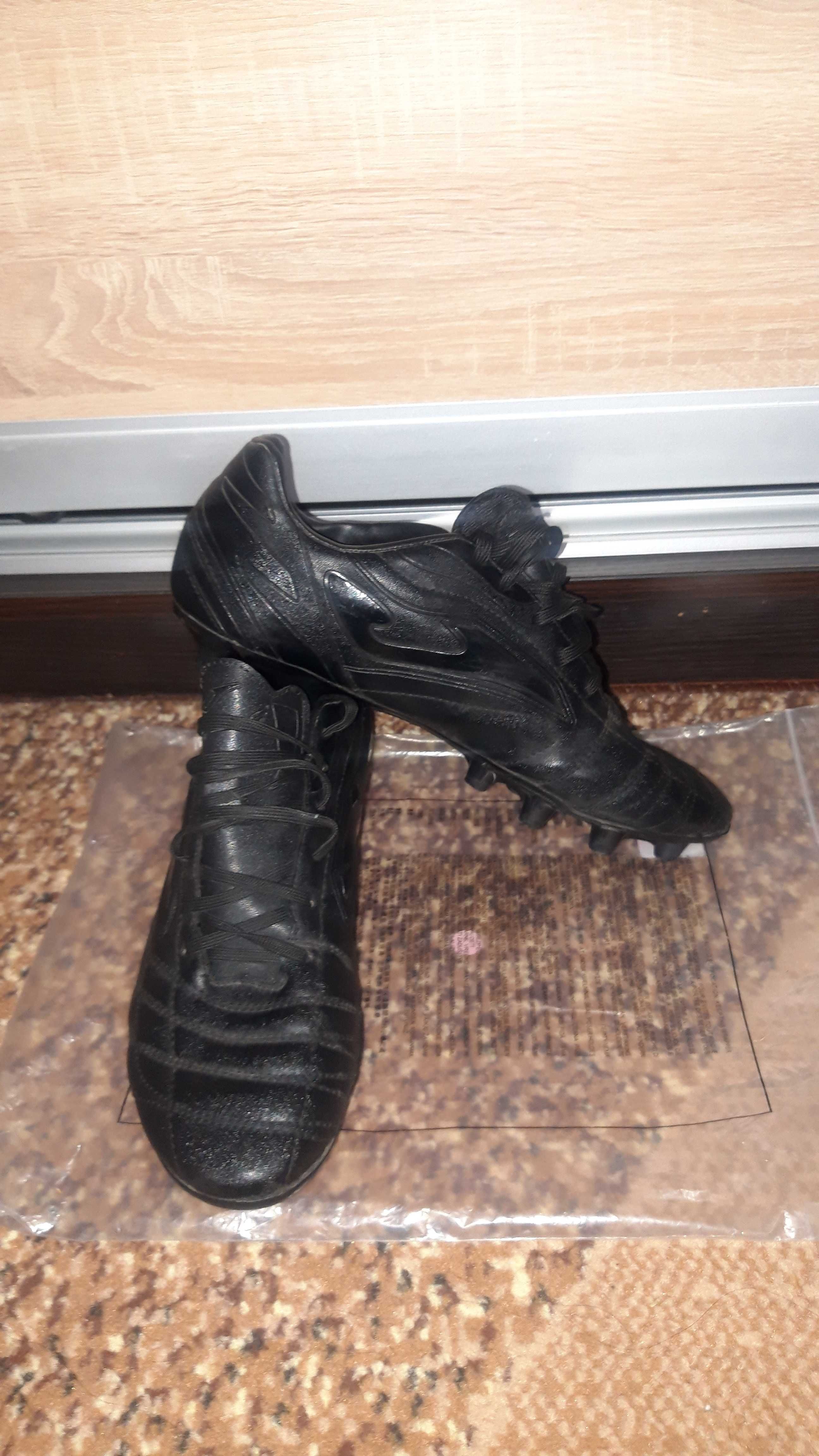 Футбольна  обувь