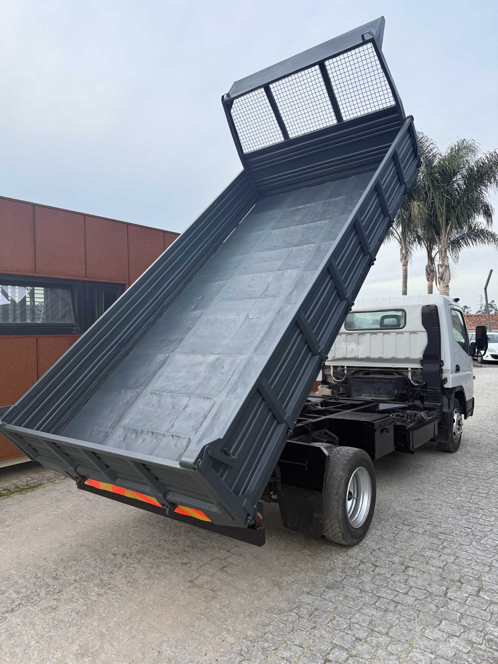 Mitsubishi Canter 7.5T 7C14 tribasculante
