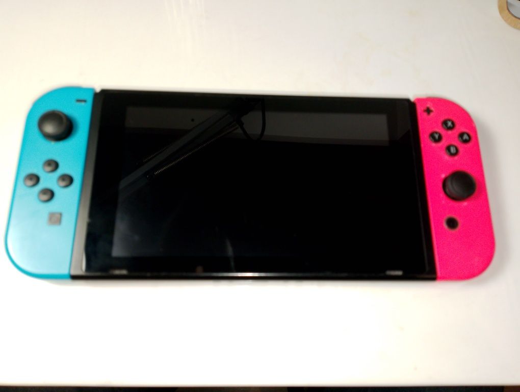 Nintendo Switch + Ładowarka – Stan Bardzo Dobry! – 799 zł

Sprzedam ko