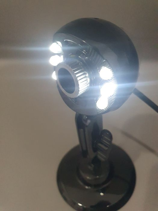 Câmaras Web USB com luz e foco manual