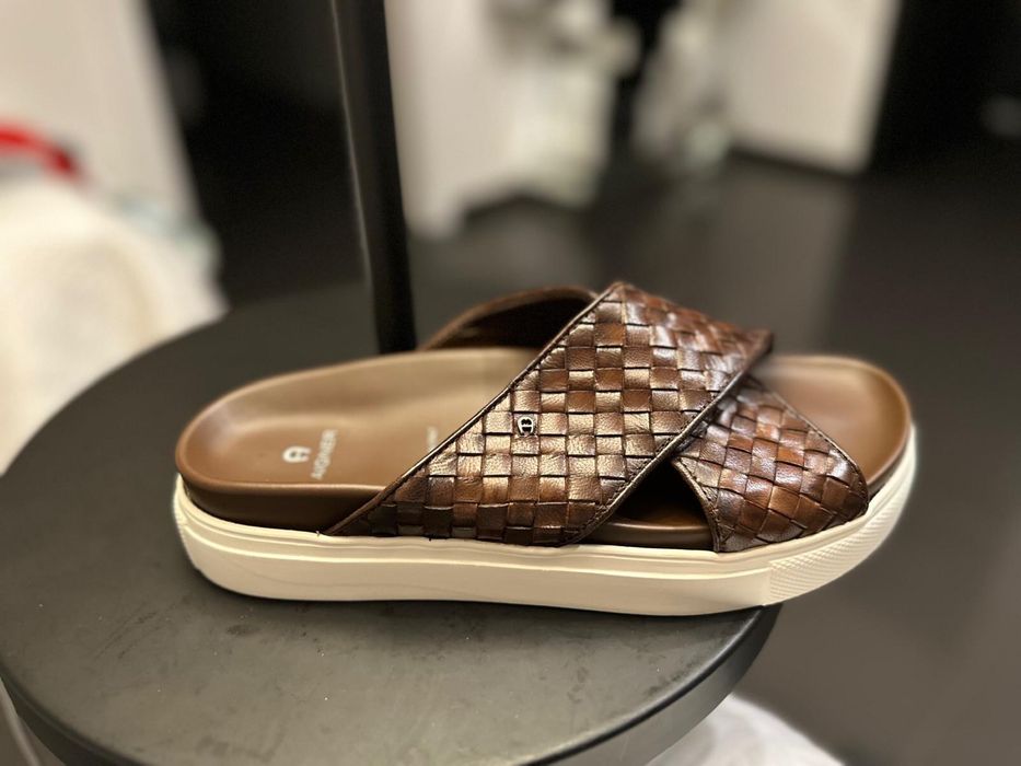 Продам мужские кожаные шлепанцы Aigner, размер 42