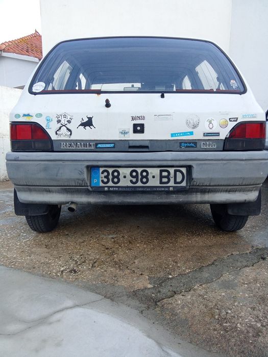 Clio 1.1 muitas peças boas