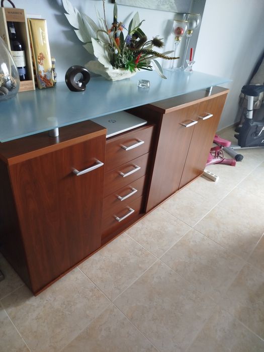 Moveis de sala aparador 100€ móvel 150€ mesa 50€