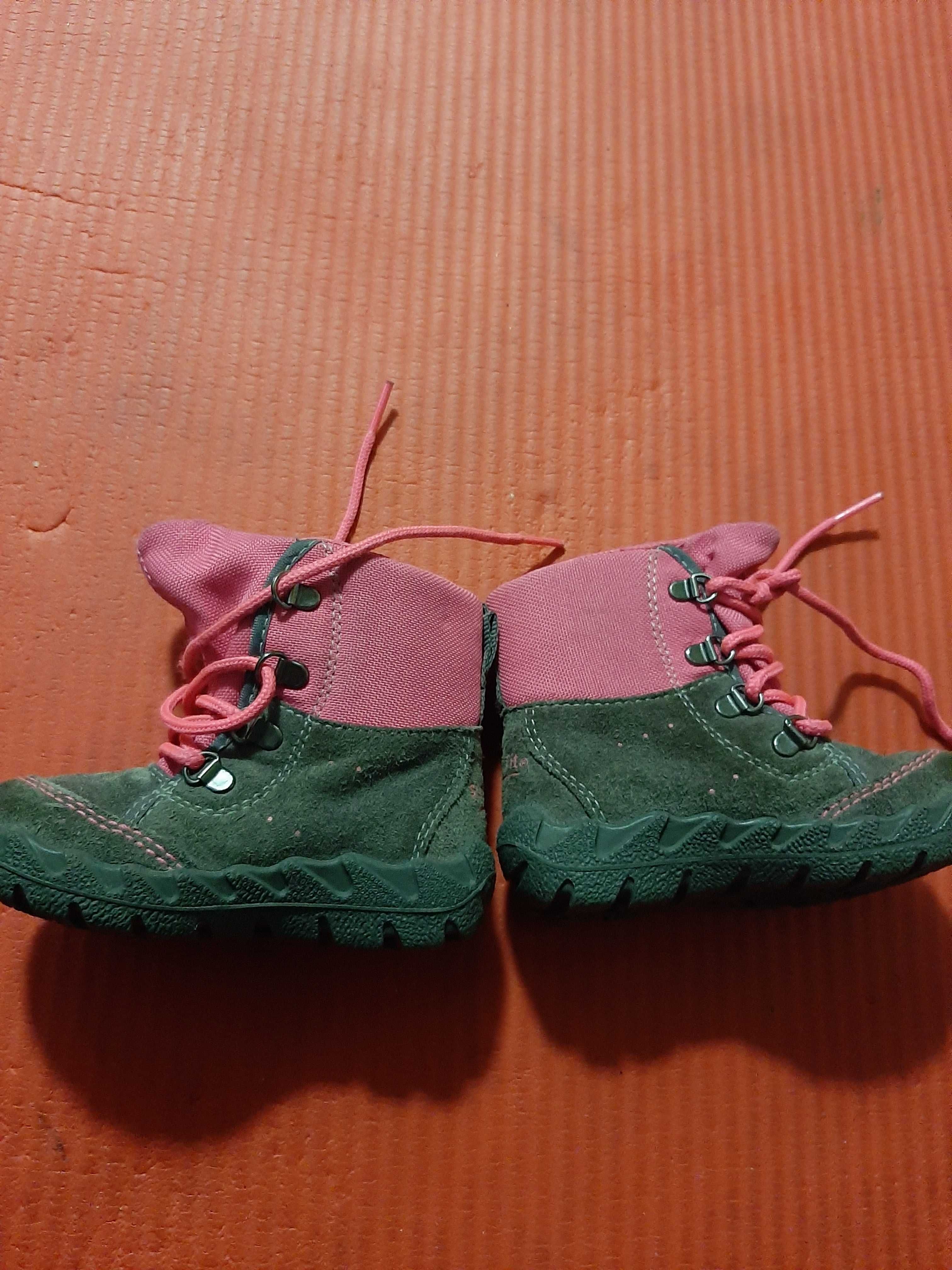 Buty zimowe dla dziewczynki  cieplutkie Goretex  21