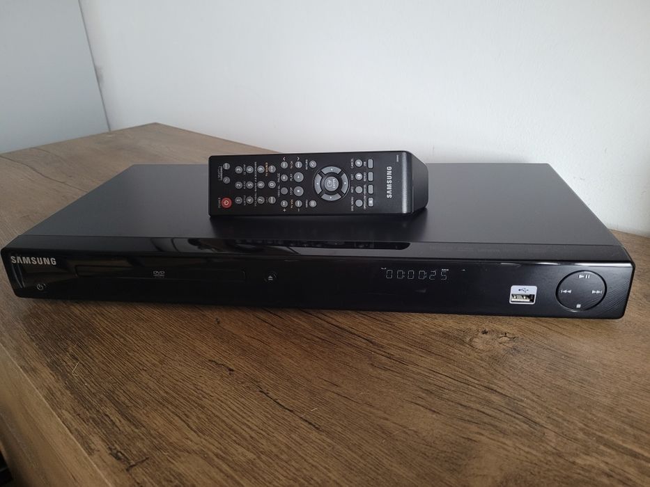Samsung - DVD 1080 P9 z pilotem . Płyty . Kasety . Sprzęt AV . Tanio !
