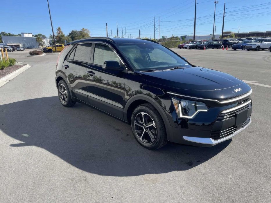 Kia Niro EX      2023