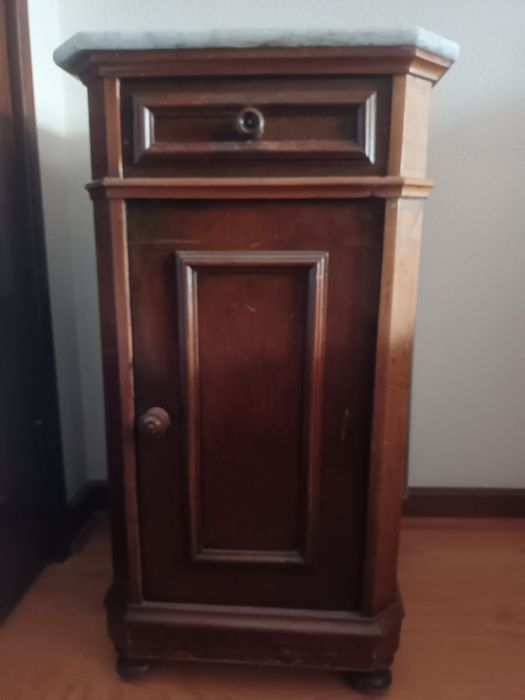 Mesinha de cabeceira