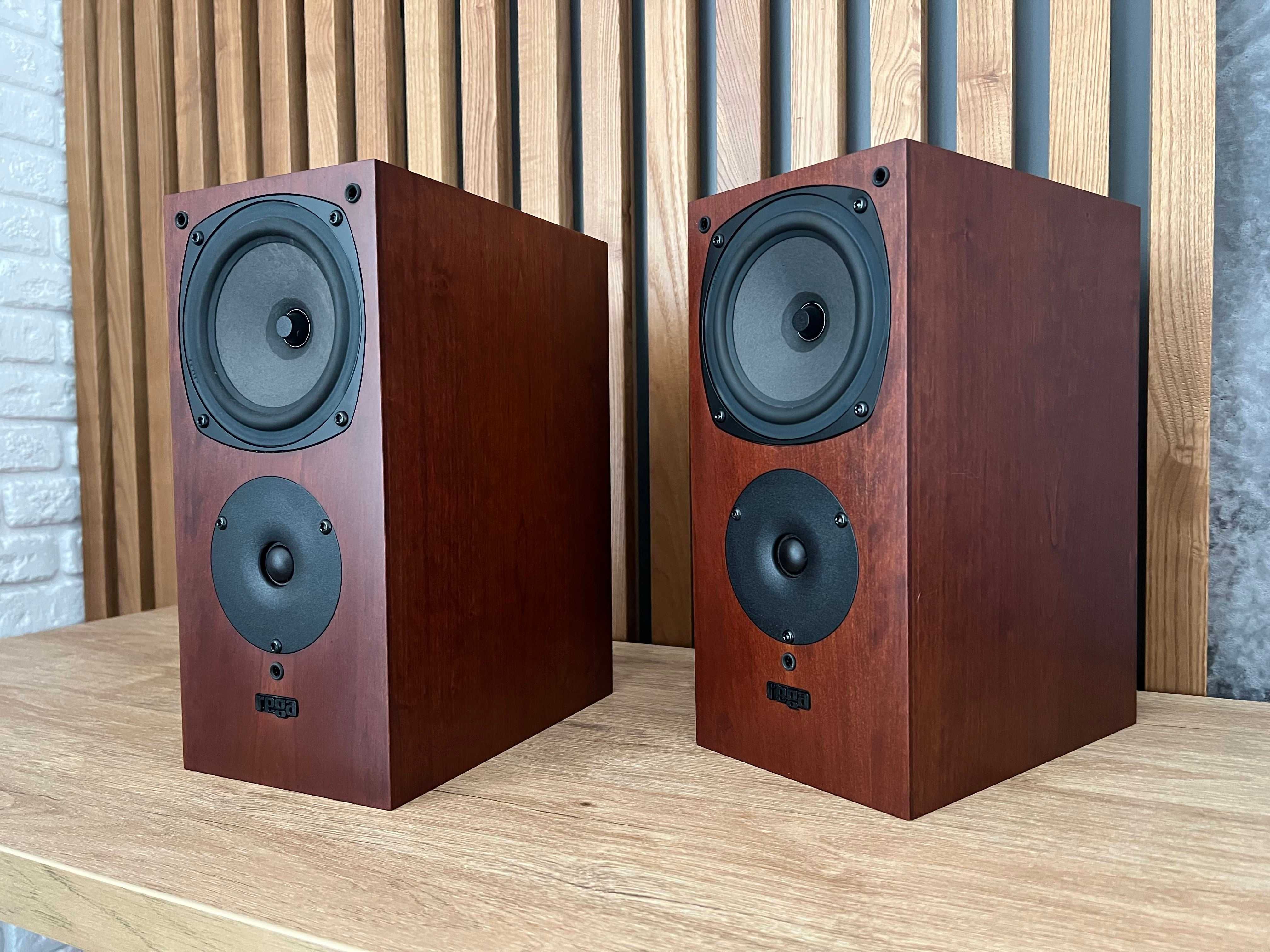 Акустическая система Rega R1 (полочники, Великобритания)