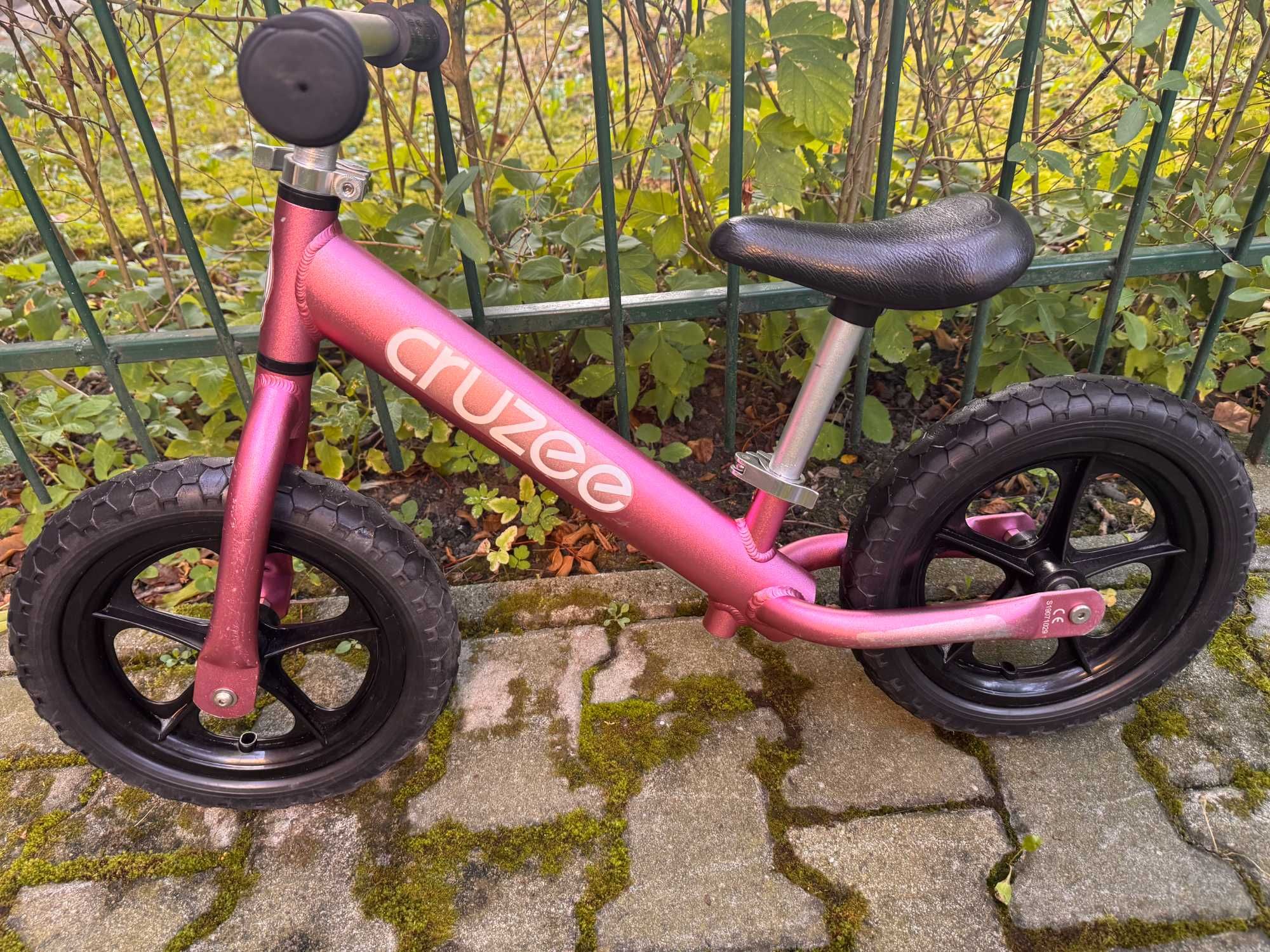 Rowerek biegowy Cruzee – różowy