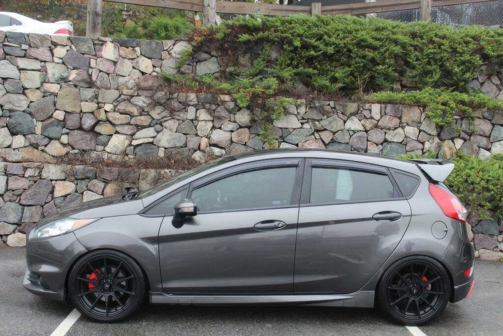 Ford Fiesta ST      2016
