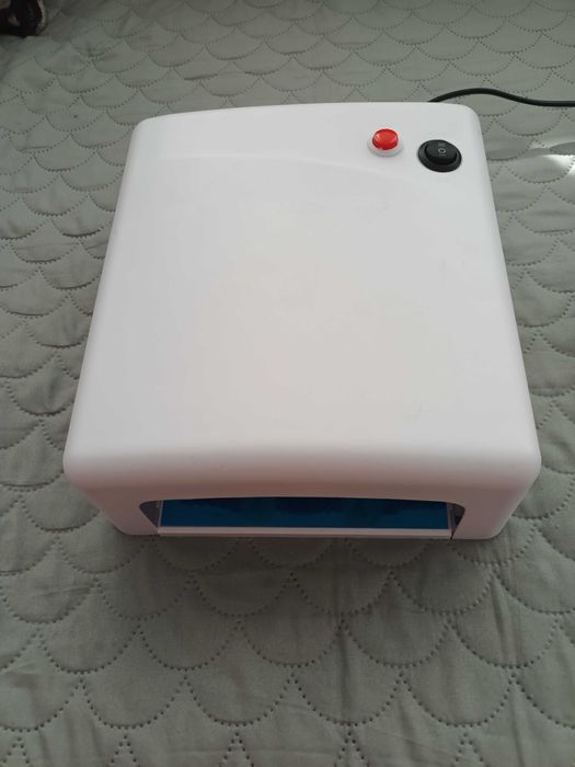 Lampa UV do utwardzania paznokci