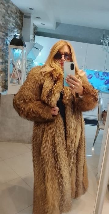 Piękne futro naturalne z jenotow lisa norek