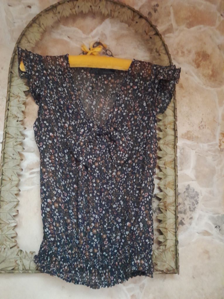 Blusa  florida, Zara . Tamanho M