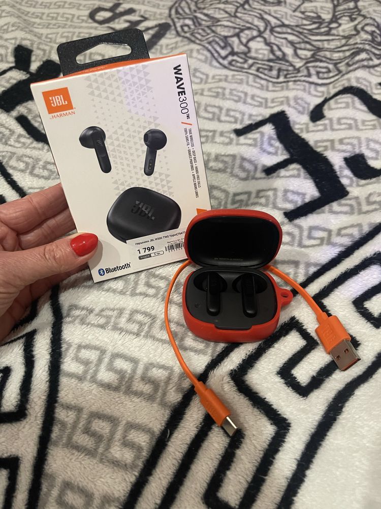 Продам бездротові навушники JBL W300 TWS Чорні