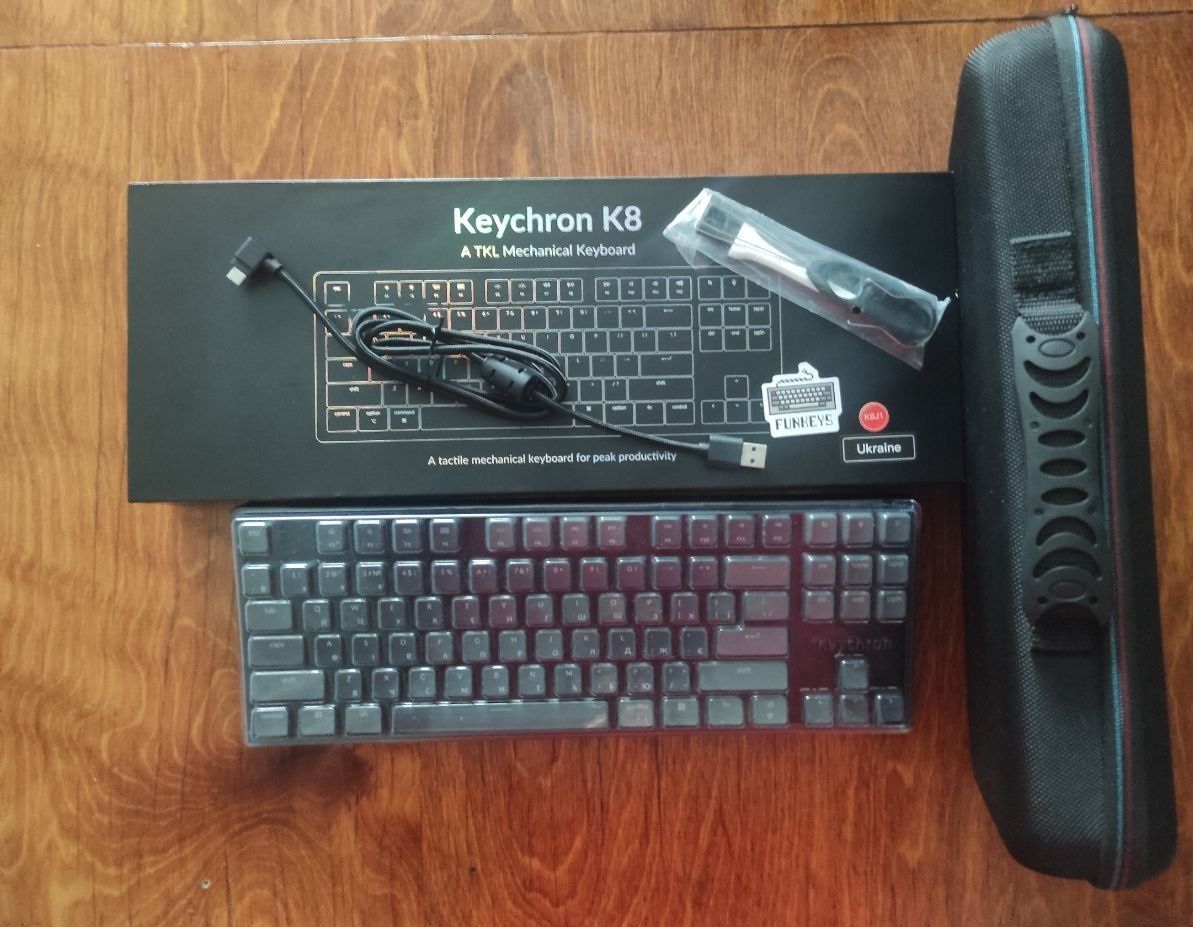 Keychron K8 Wireless Aluminum Frame, Gateron Red, Hot-Swap, RGB + CASE
