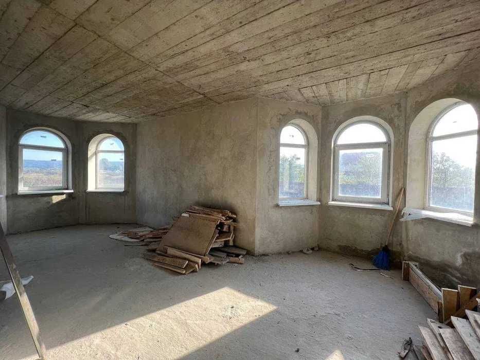 Будинок в передмісті 200м² / 12 соток / Гараж
