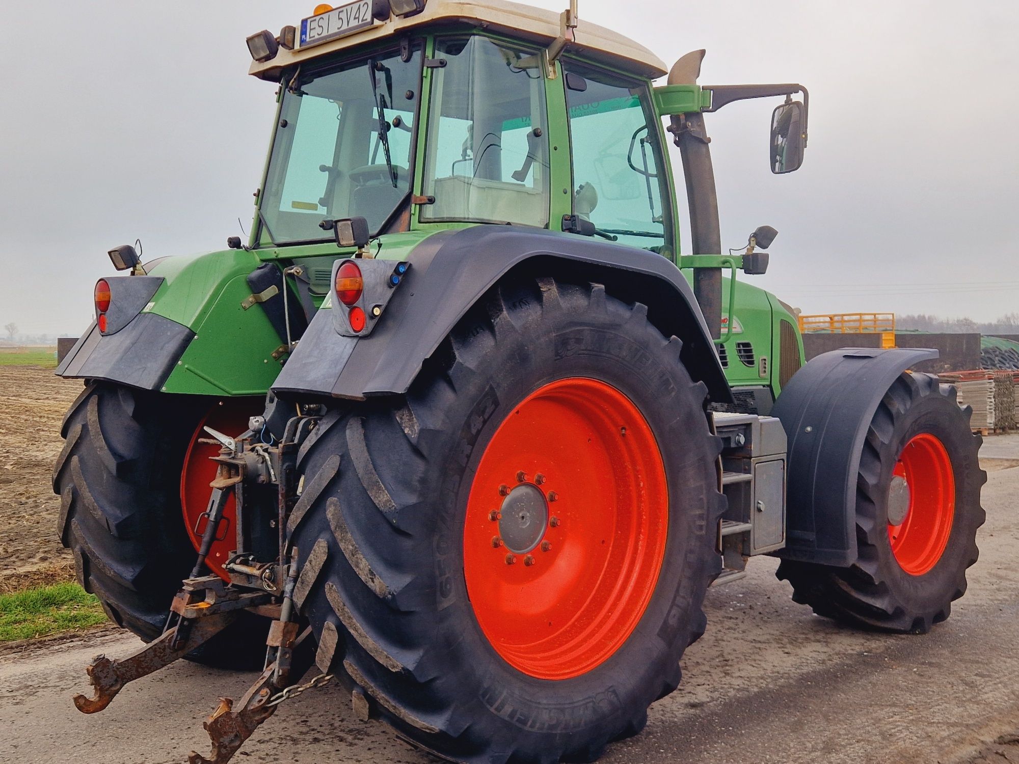 Ciągnik Fendt 818 vario tms