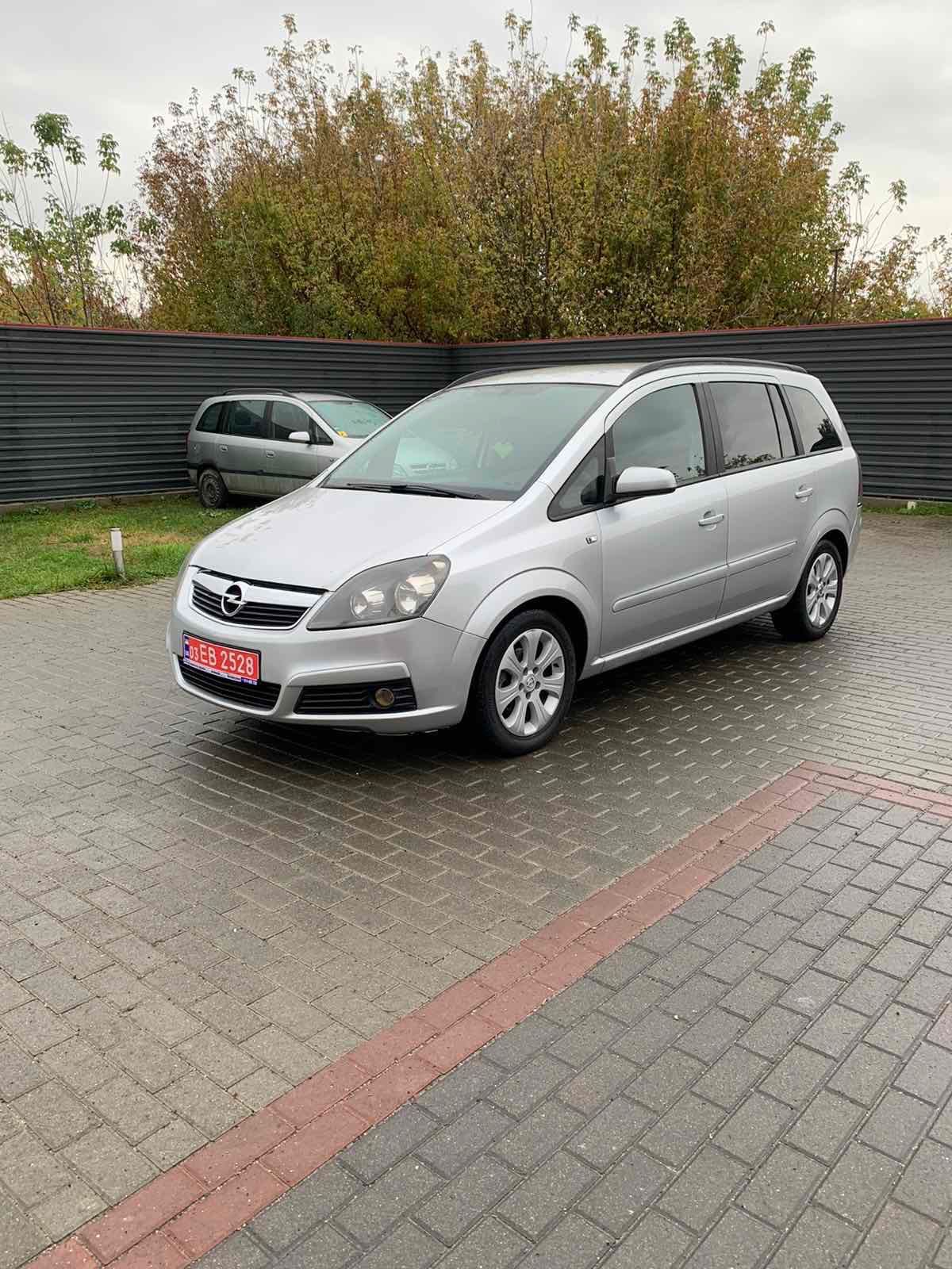 Авто Opel Zafira