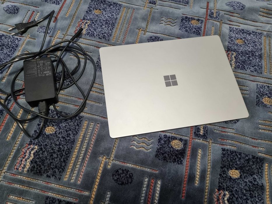 Ноутбук Microsoft Surface Laptop 2 i7-8650U\8\256 з оригінальним з\у