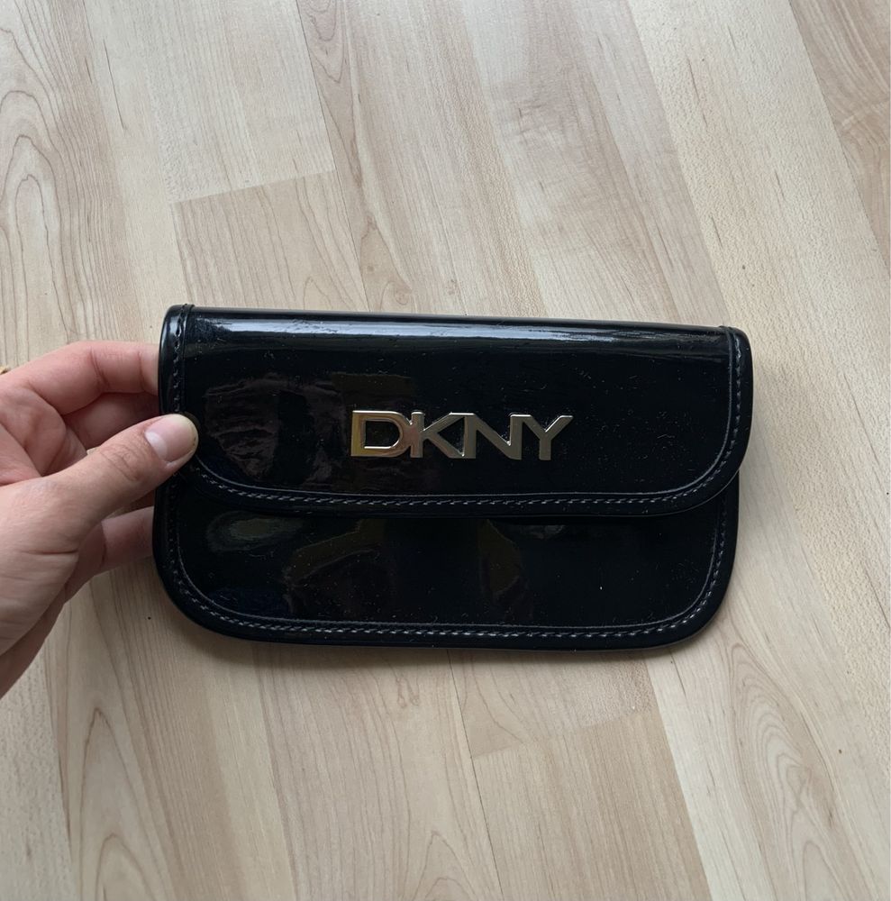 Oryginalna nowa torebka kopertówka firmy DKNY Donna Karan New York.