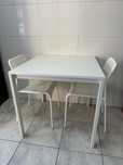 Mesa de jantar com 2 cadeiras - VIHALS e ADDE
