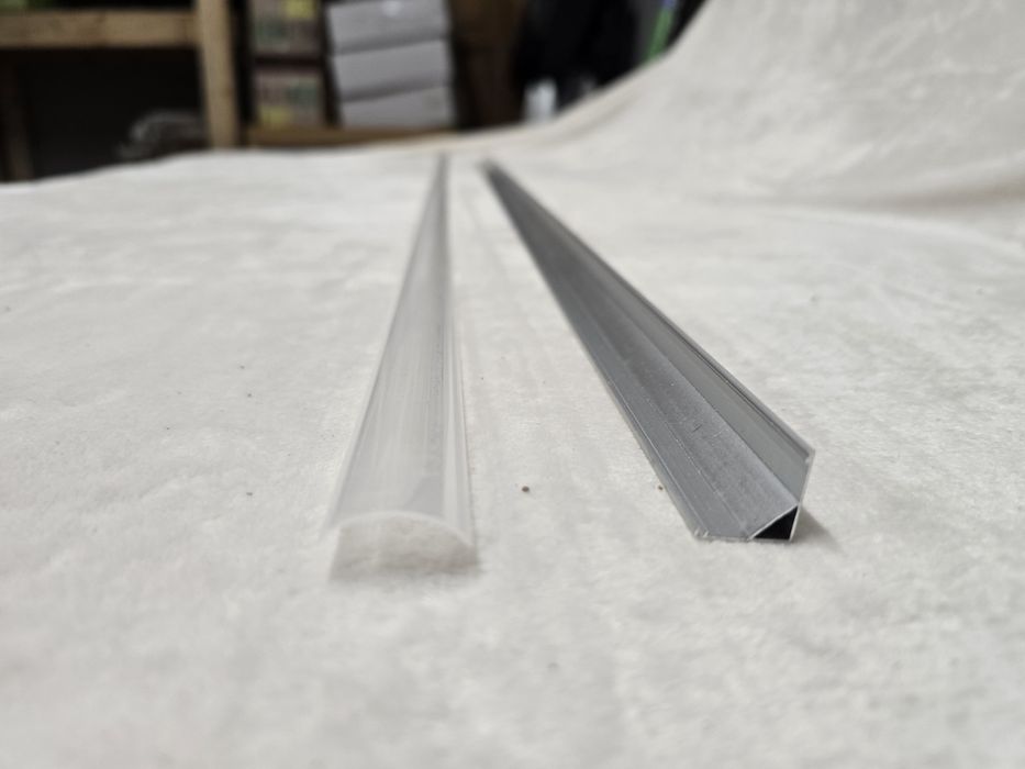 Listew aluminiowa na taśmę led 1m kątowa i prosta