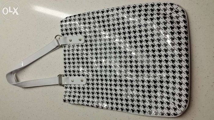 Mala preta e branca Bershka - Por estrear