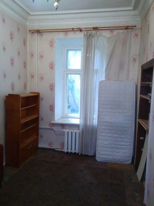 ул. Дворянская (возле кирхи). Комната в коммуне. 1 сосед.