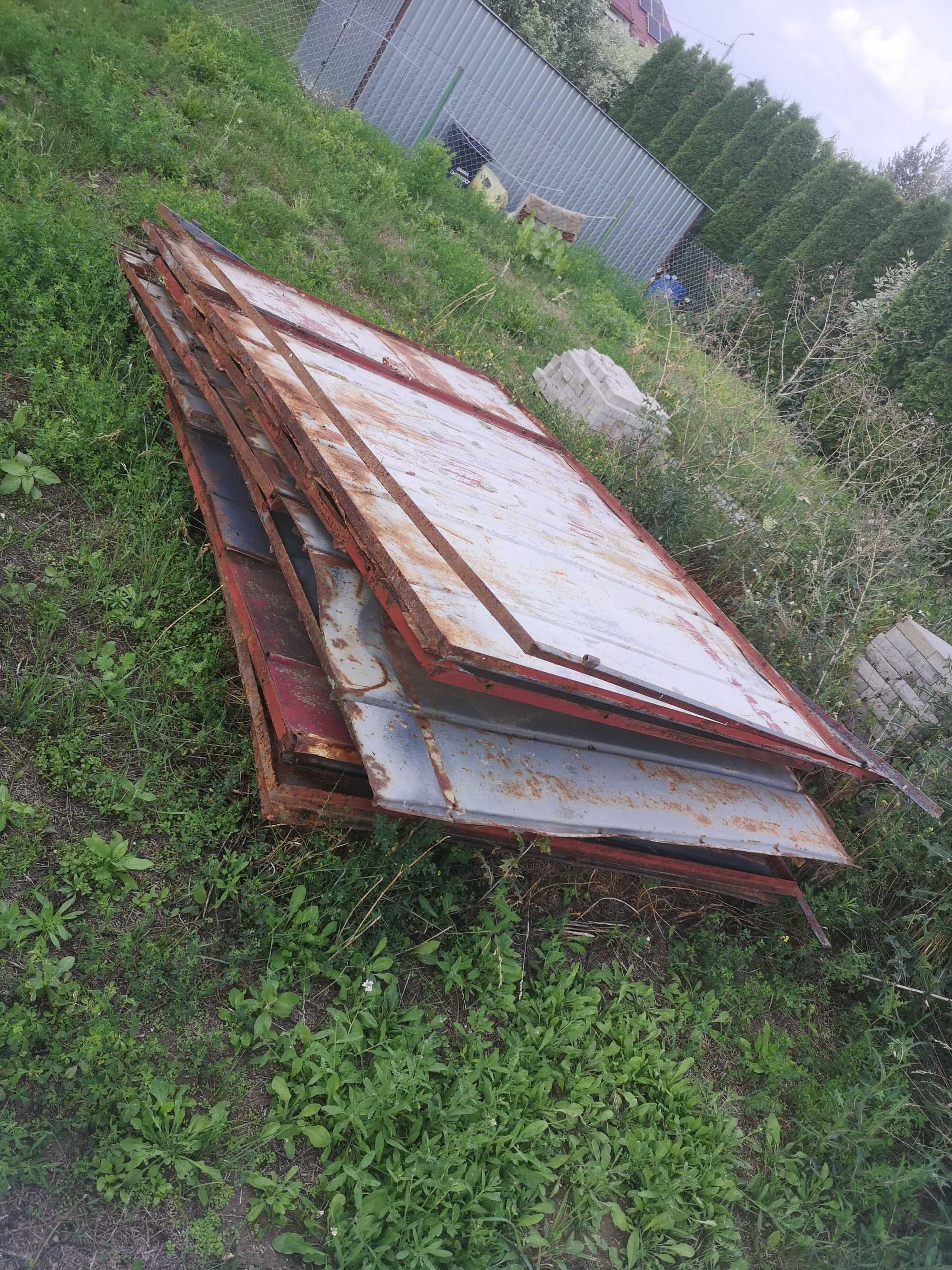 Garaż blaszany solidny z grubej blachy