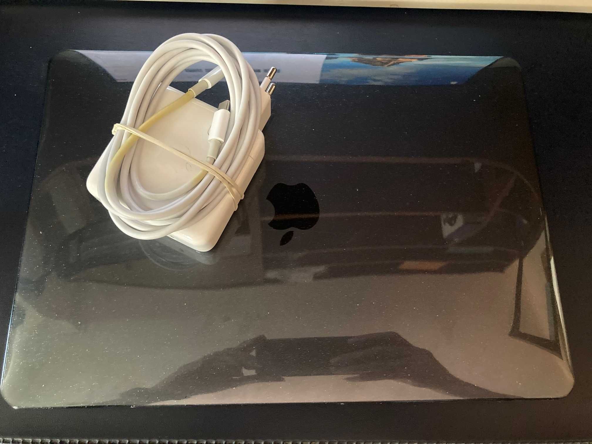 MacBook Pro 13 2019 • 2.4 GHz Core i5 • 8 GB • 256 GB
