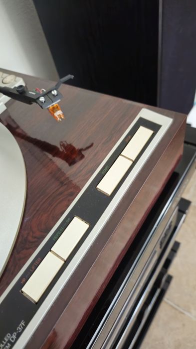 Gira discos Denon DP-37F