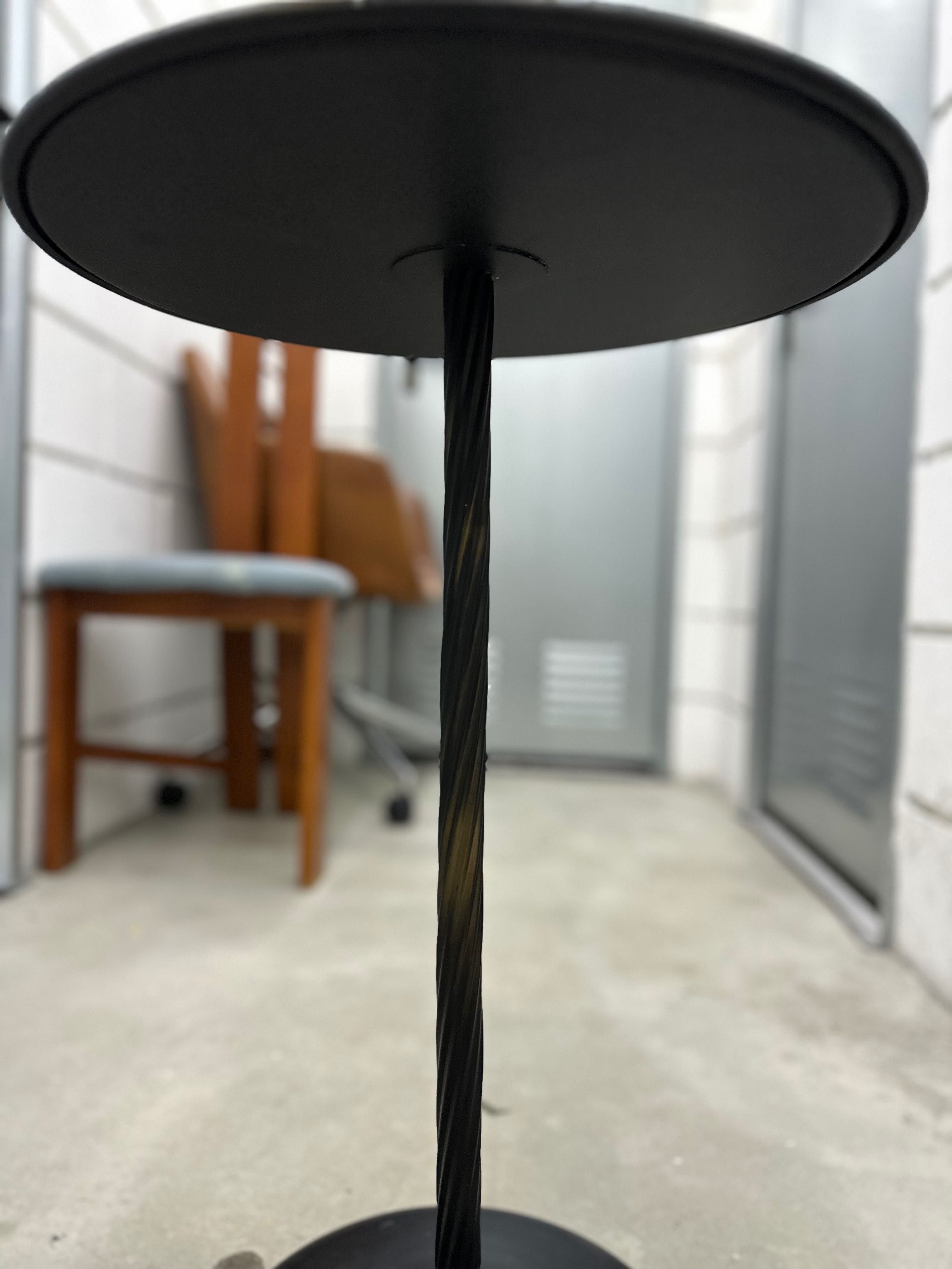 Mesa de apoio da AREA STORE