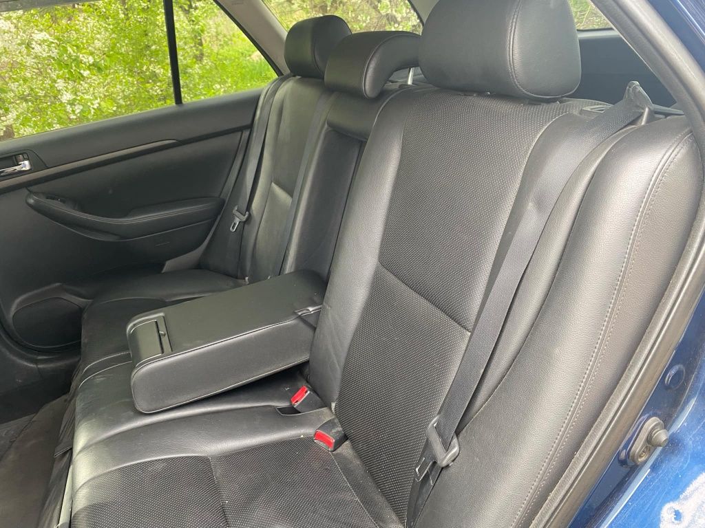 Toyota Avensis kombi 2,0 Benz Najlepsze wyposażenie fajny stan