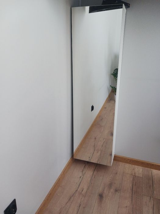 Słupek łazienkowy z lustrem