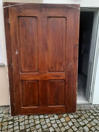 Drzwi zewnętrzne drewniane 134x210