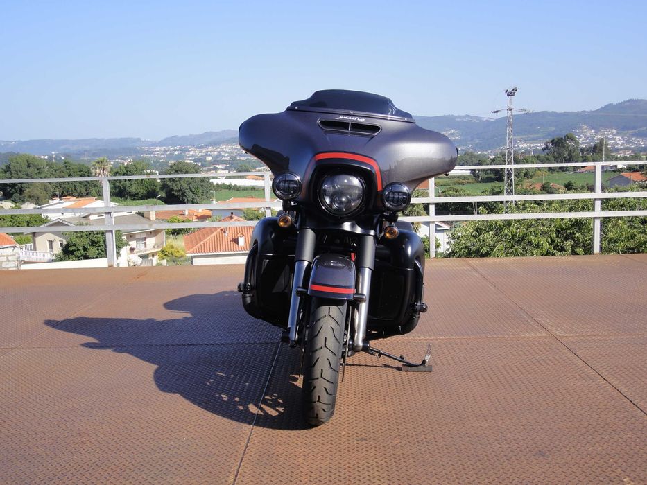 Harley Davidson Street Glide CVO 117 '' FLHXSE