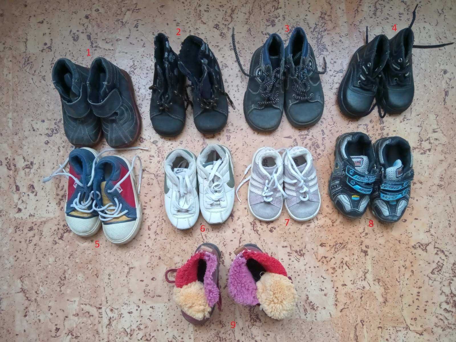 Дитячі черевички класичні та спортивні