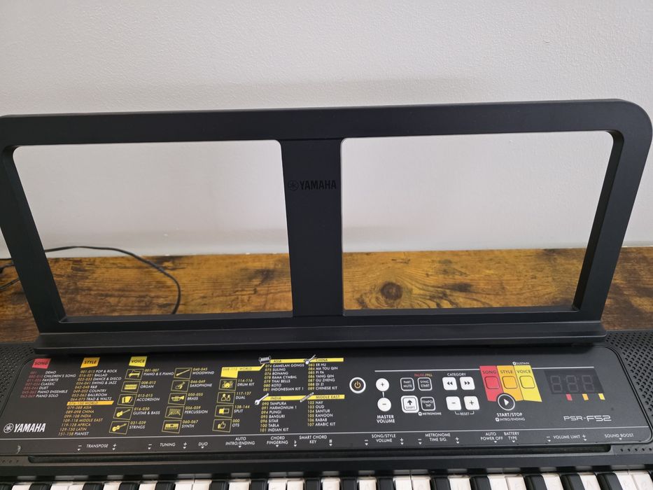 Piano Yamaha PSR-F52 como novo