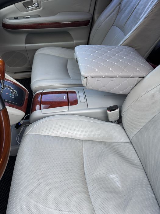 Продам подлакотник на Lexus RX300-350 2007 г