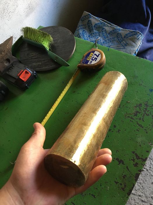 Продам бронзовий кругляк