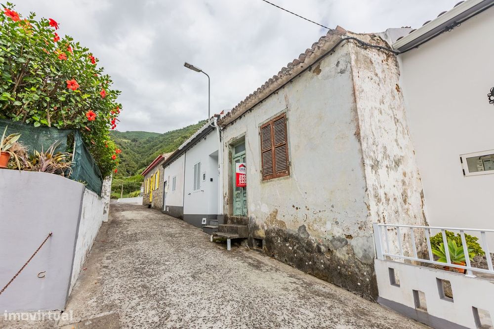Moradia para recuperar  - Faial da Terra