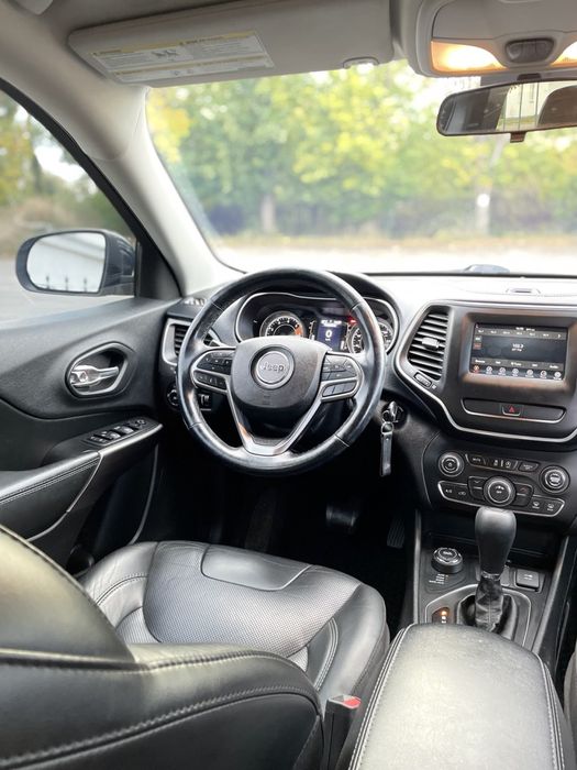 Jeep Cherokee 2019 4*4 шкіряний салон