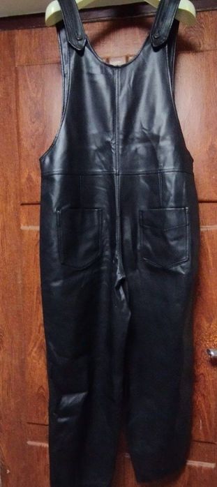 Продам женский комбинезон из экокожи