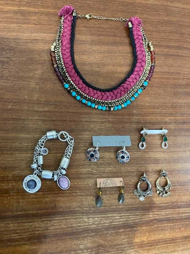 Conjunto colar, pulseira e brincos